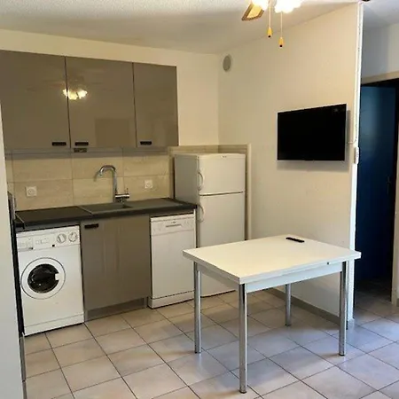 T3 Avec Terrasse Spacieuse, Proche Plage, 4 Pers., Parking Inclus - Fr-1-701-27 Apartamento