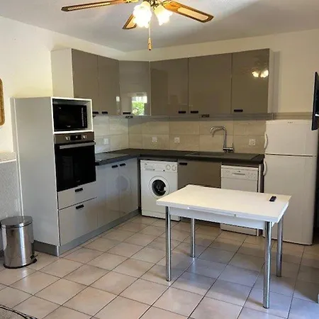 T3 Avec Terrasse Spacieuse, Proche Plage, 4 Pers., Parking Inclus - Fr-1-701-27