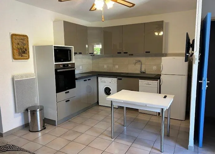 T3 Avec Terrasse Spacieuse, Proche Plage, 4 Pers., Parking Inclus - Fr-1-701-27